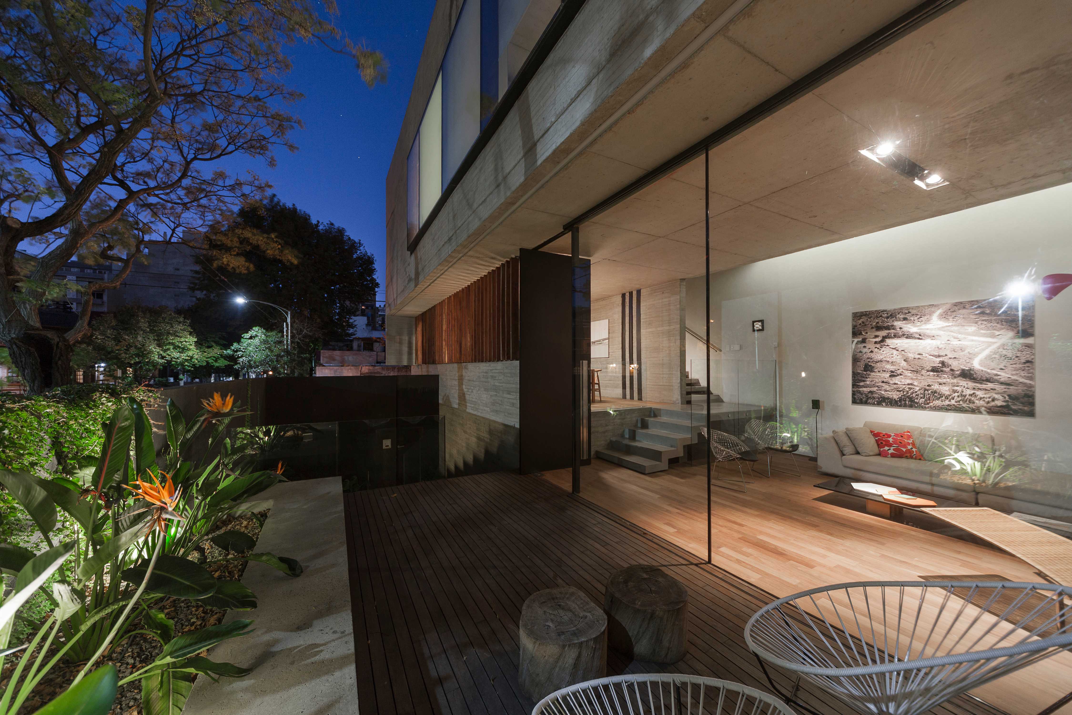 布宜诺斯艾利斯“角落之家”垂直布局的现代住宅设计-6