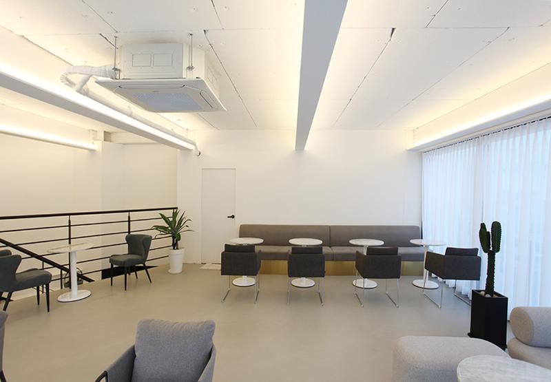 87 平现代简约咖啡厅设计 | 高雅黑白色调的室内空间-15