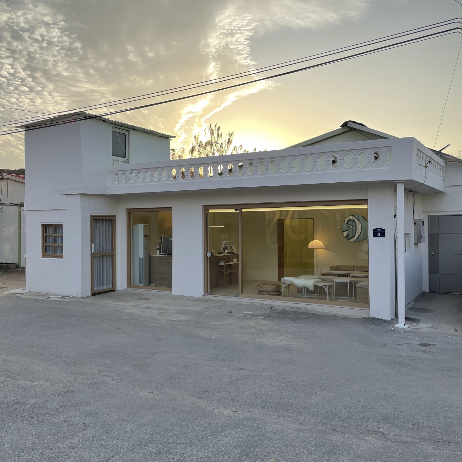 首尔“白洞”咖啡馆，简约风 12 坪空间设计-2