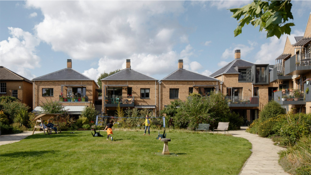 26个大龄女性共建养老社区，男友可以留宿-133