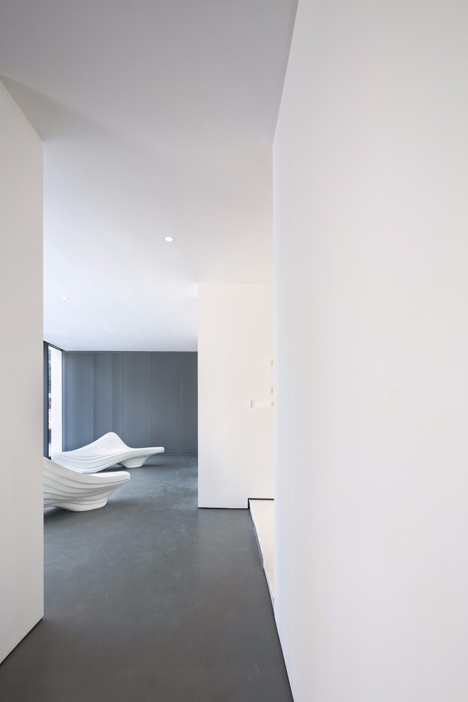 深圳：纯洁白色极简抽象的艺术展示厅-10