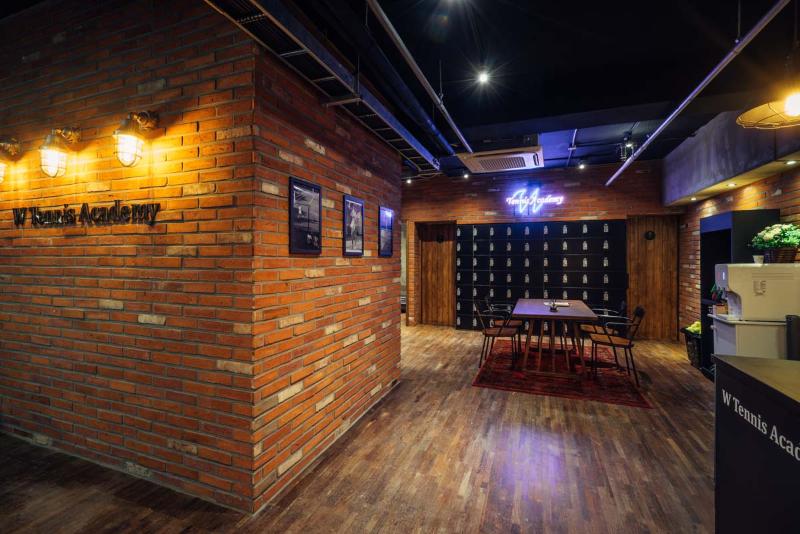 90 平米石墙打造复古风双打网球场地-8