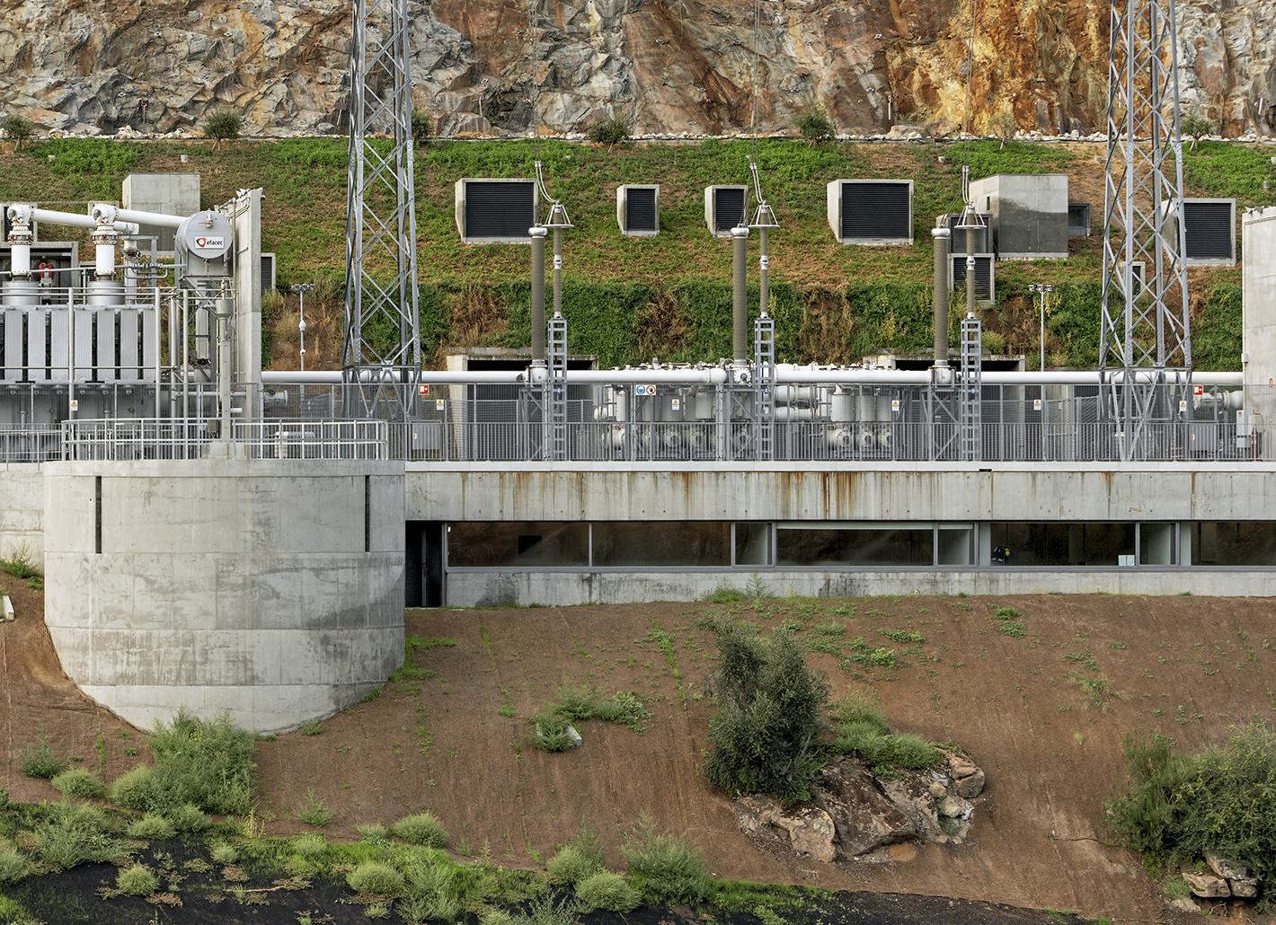 嵌入山体的生态能源站 · 葡萄牙 Foz Tua 水电站-11