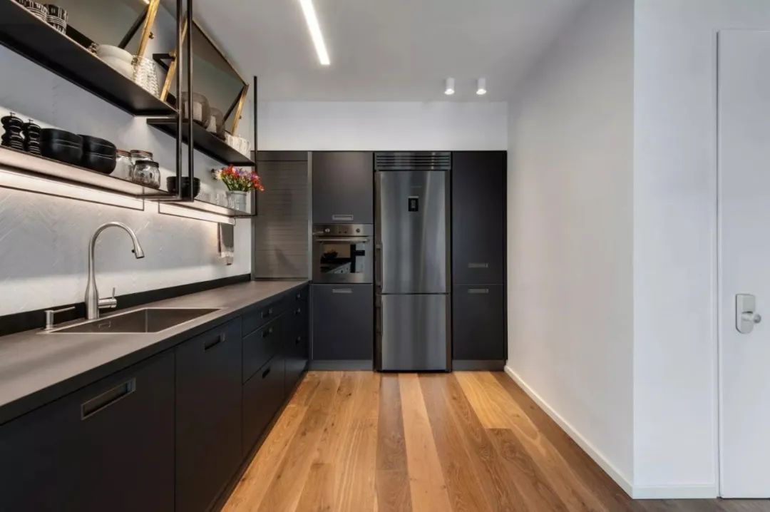 特拉维夫顶层住宅,黑白色调的时尚空间-123