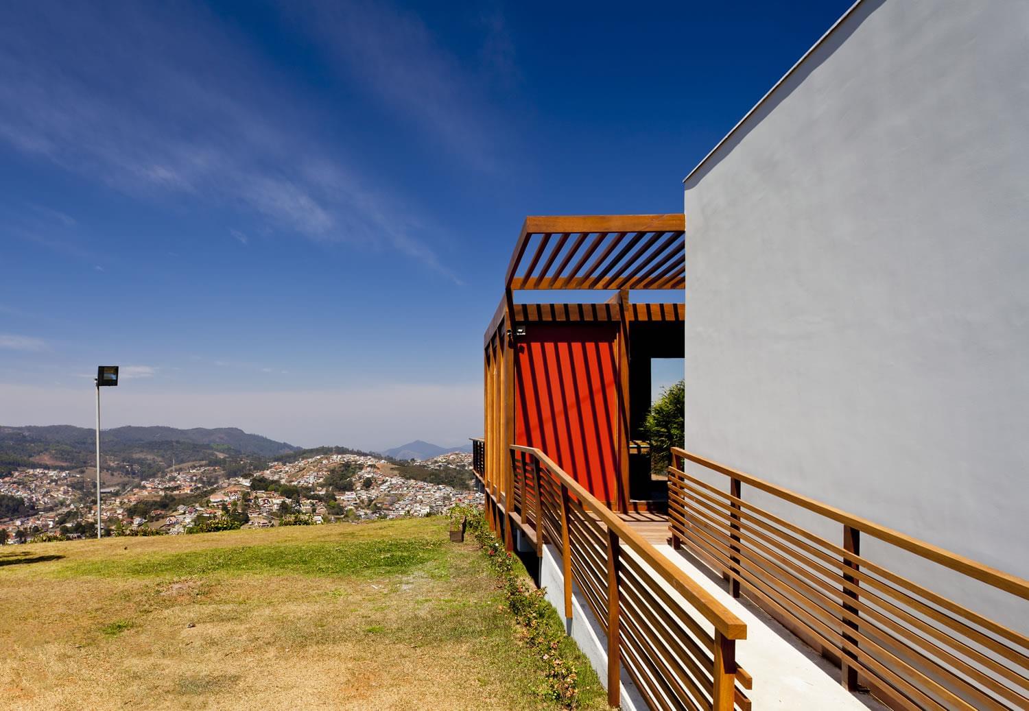 巴西 Campos de Jordão 的透明图书馆咖啡厅-3