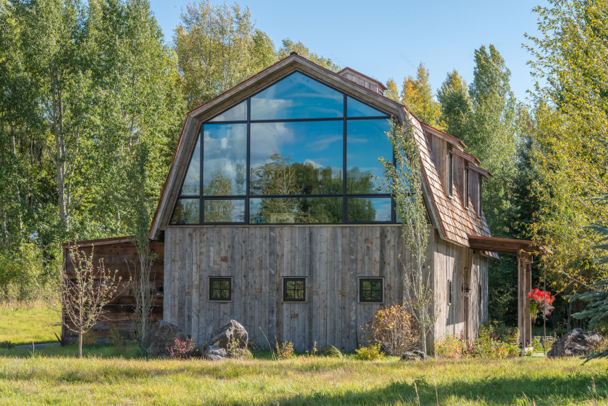 Carney Logan Burke creates barn-shaped guest house in rural Wyoming-21