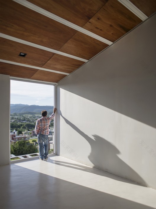 阿根廷郊区简约住宅-2