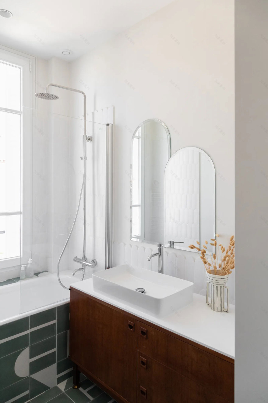 灰泥、大理石和设计师家具:尼斯的公寓-16