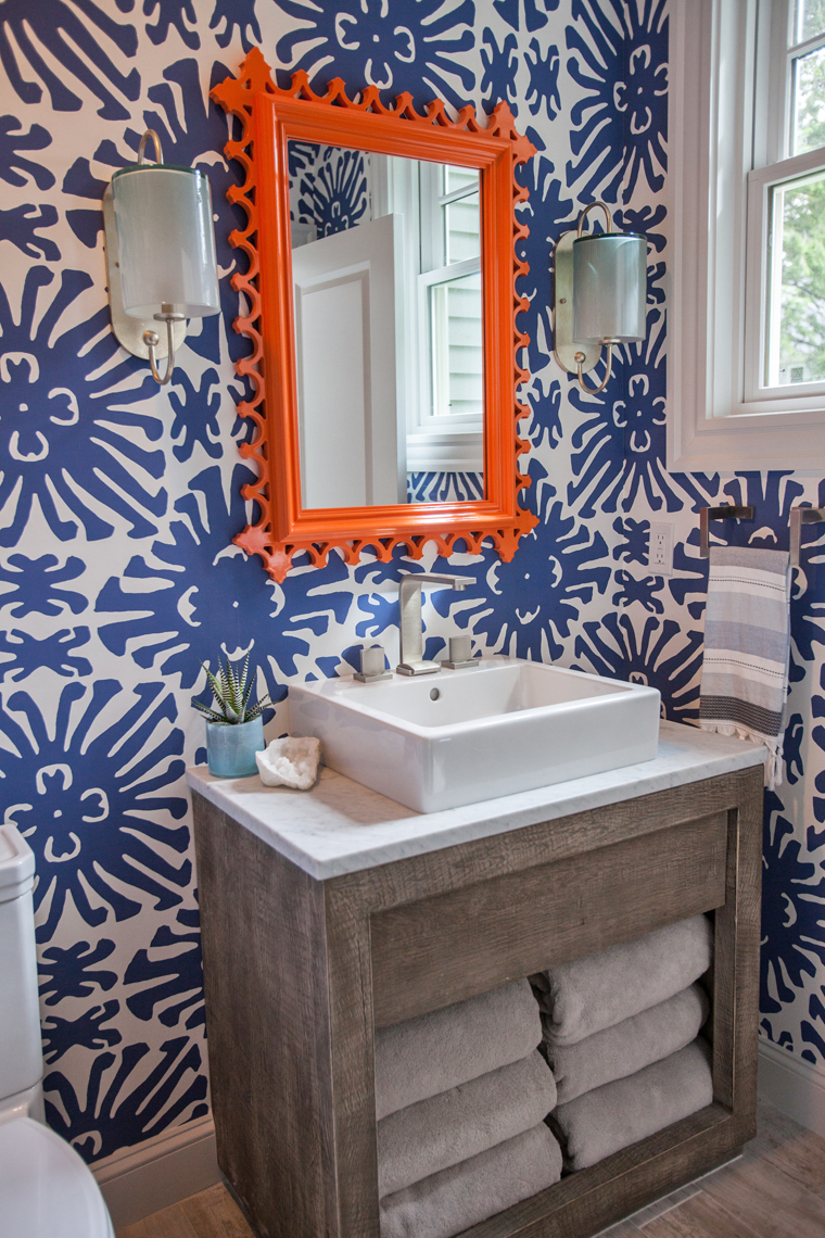 Stunning Freestanding Pool House designed by DAG Design using shades of blue to reflect its beautiful surroundings DAG设计的令人叹为观止的独立游泳池-用蓝色的阴影来反映它美丽的环境-20