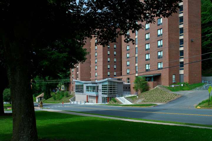 米德尔塞克斯社区学院许可机构——伯克希尔公寓（注：这里假设MCLA是米德尔塞克斯社区学院许可机构，如果没有更多背景信息，MCLA难以精准判断一般MCLA可能指米德尔塞克斯社区学院许可机构，但也可能有其他含义，比如莫霍克谷社区学院联盟等若这不是你想要的结果，请提供关于MCLA的更多背景信息） 丨美国丨Kuhn Riddle Architects-11