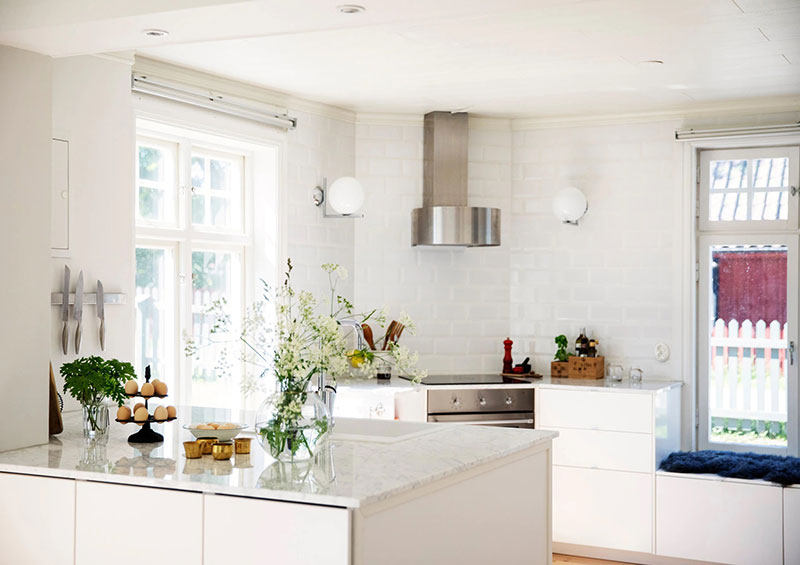 瑞典乡村小店改造的明亮温馨夏日小屋-15