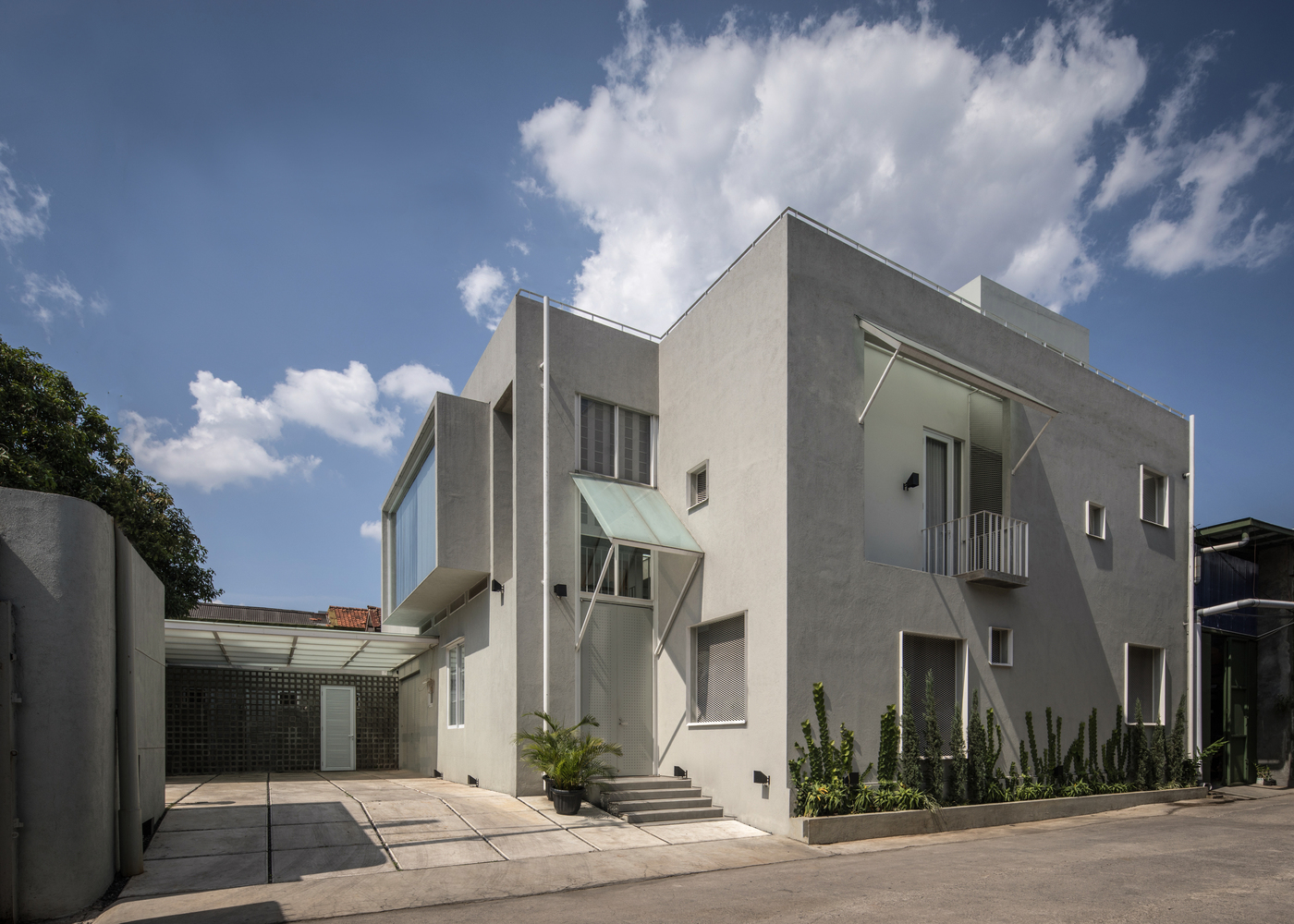 私密而明亮 | 印尼 Cube House 的现代设计-26