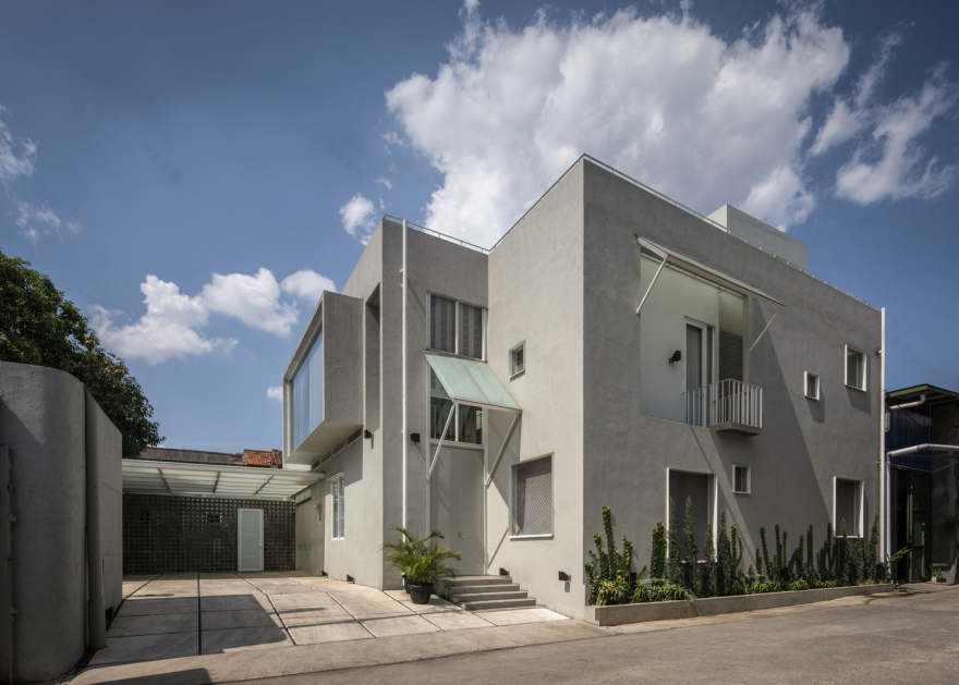 私密而明亮 | 印尼 Cube House 的现代设计-26