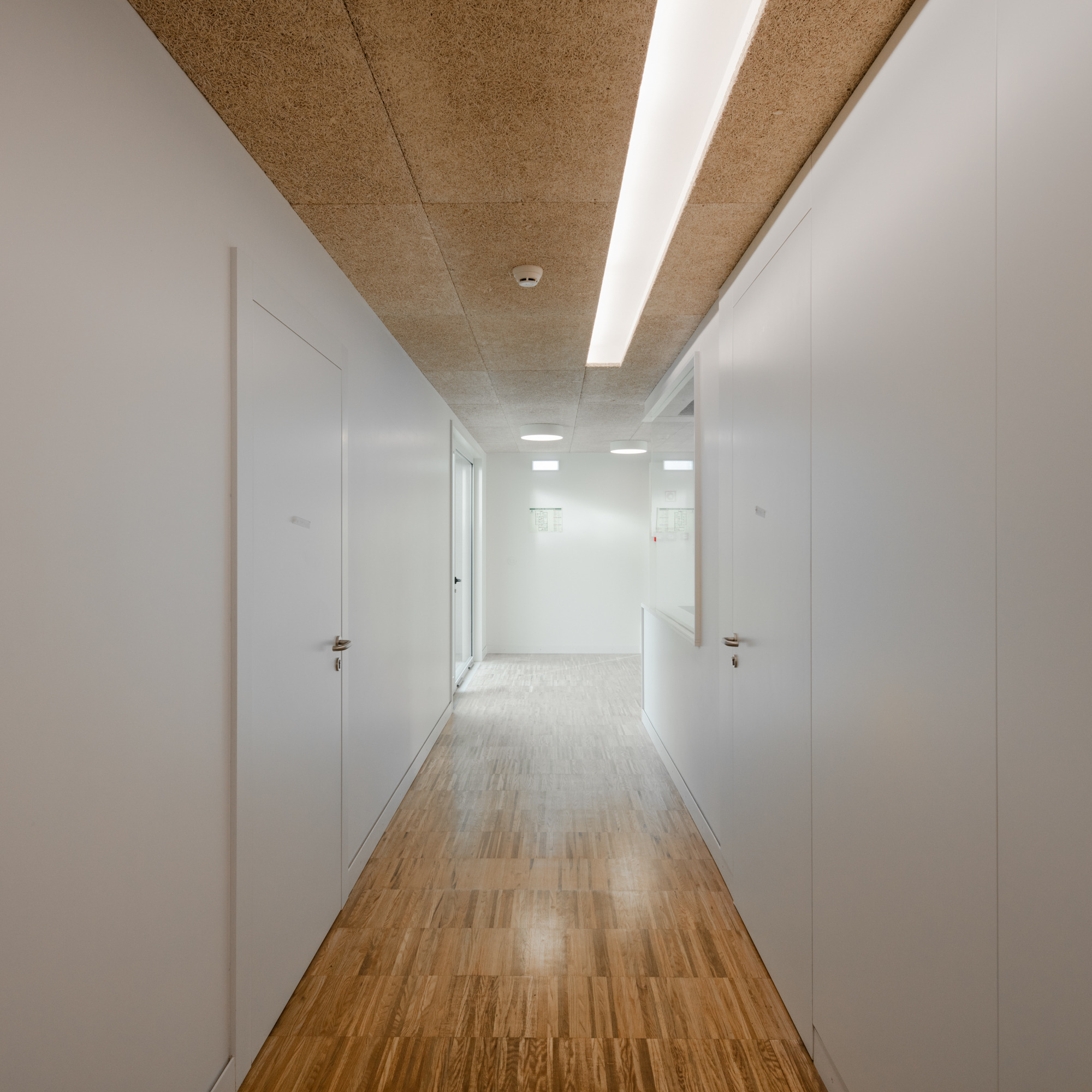 葡萄牙波尔图“Casa Acreditar do Porto”儿童癌症患者家庭住房设计-15