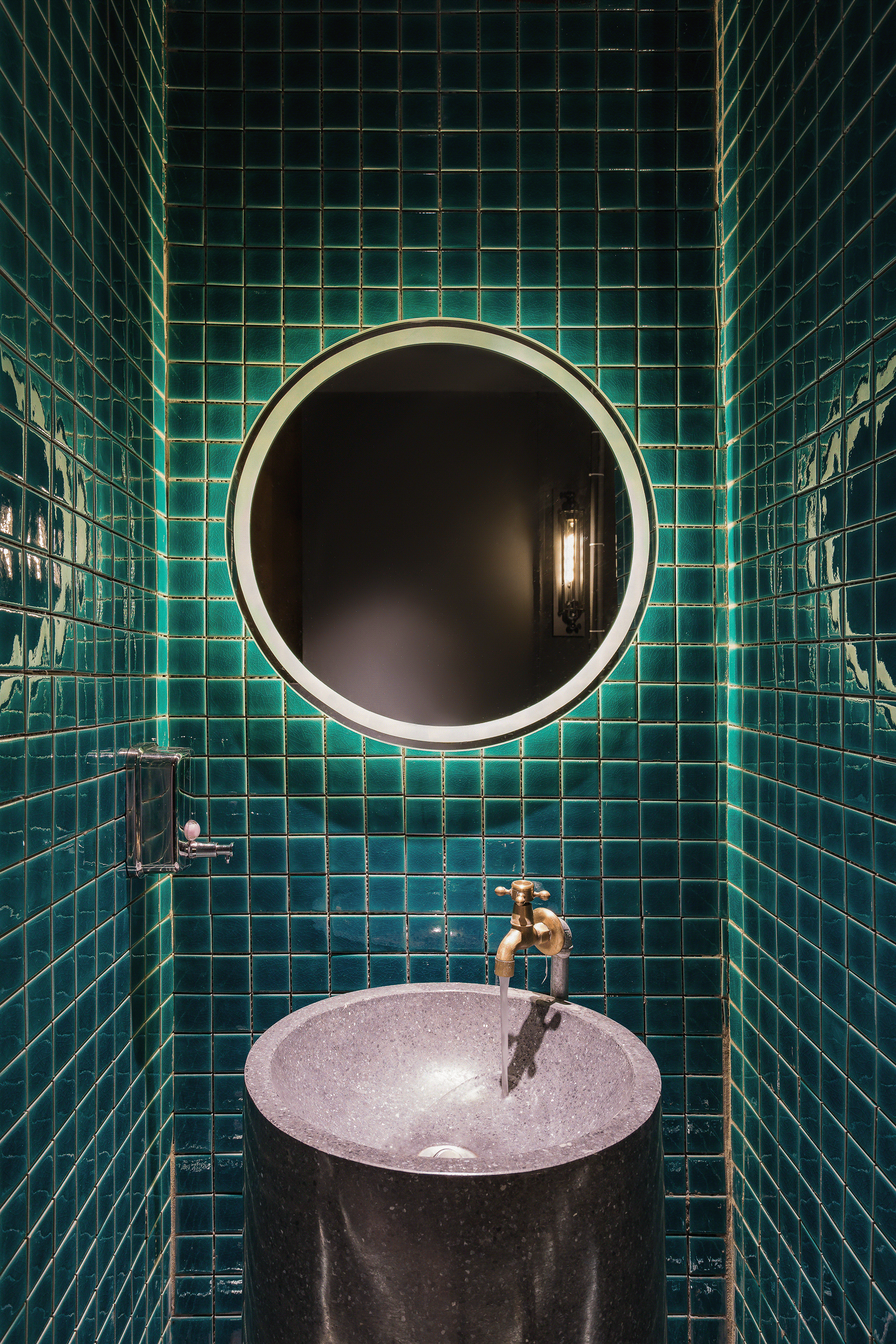 FRIDAYS BAR 室内外照片丨越南河内丨DTA 工作室-26