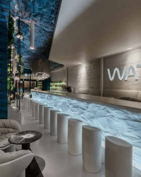 Water Bar 和 Zemlya 餐厅