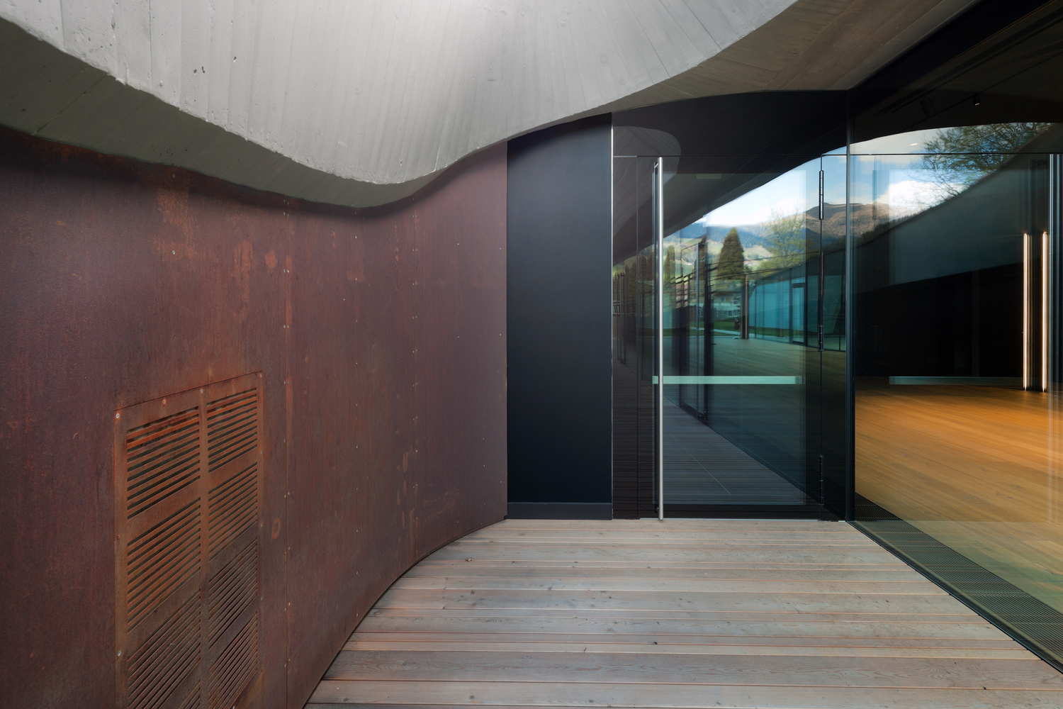 弗朗茨·克拉勒品牌南蒂罗尔地区奢侈品购物建筑设计-87