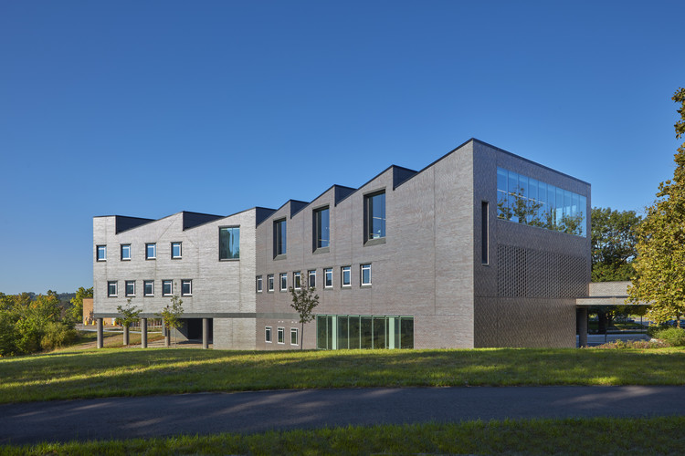 博尼斯蒂尔大道上的线性中心 · 阿尔弗雷德·陶布曼翼-2