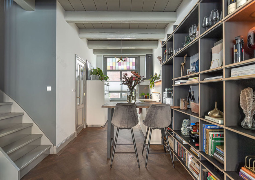 荷兰历史民居的灰阶现代设计-11