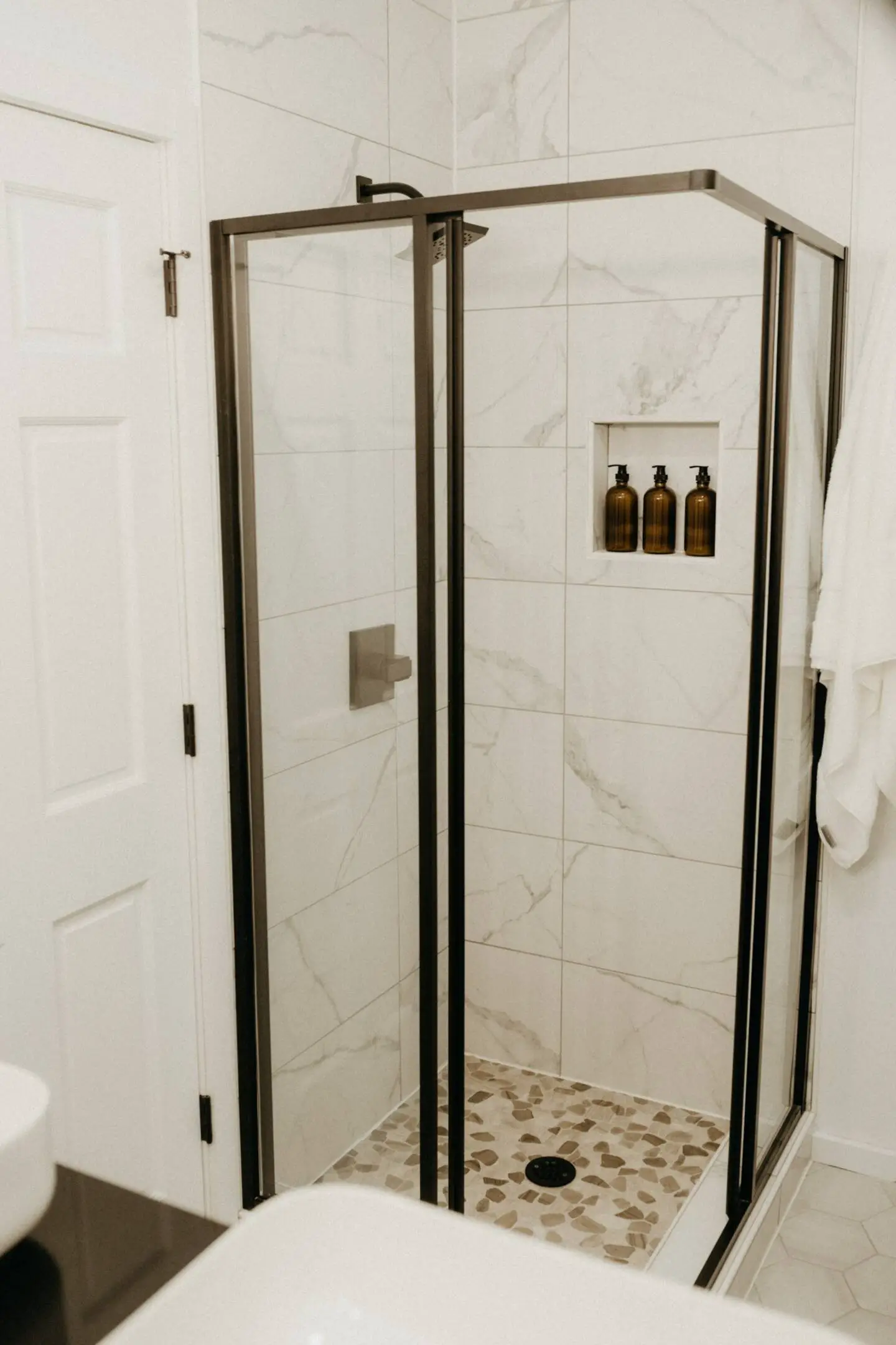 绿色主题 A 框架木屋,体验自然之美-13