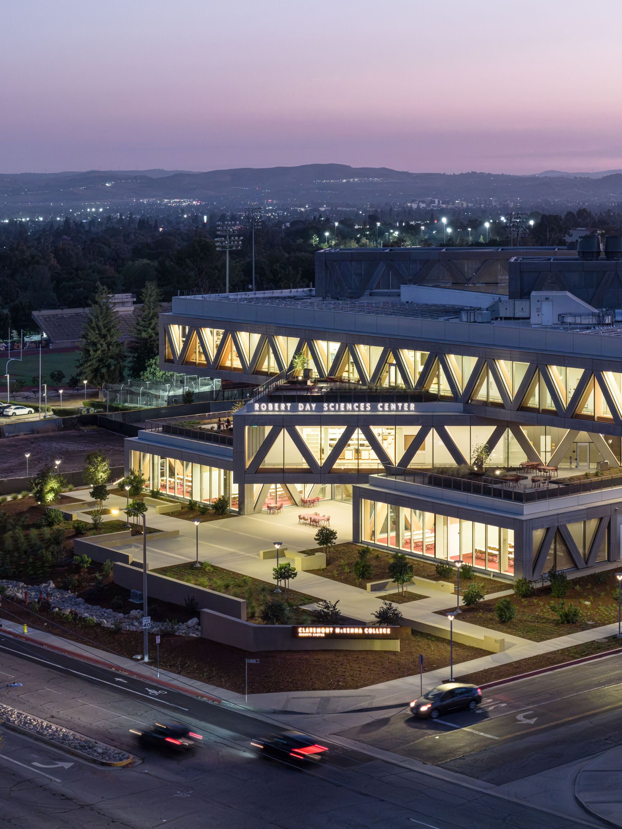 Claremont McKenna College Robert Day Sciences Center / BIG-62