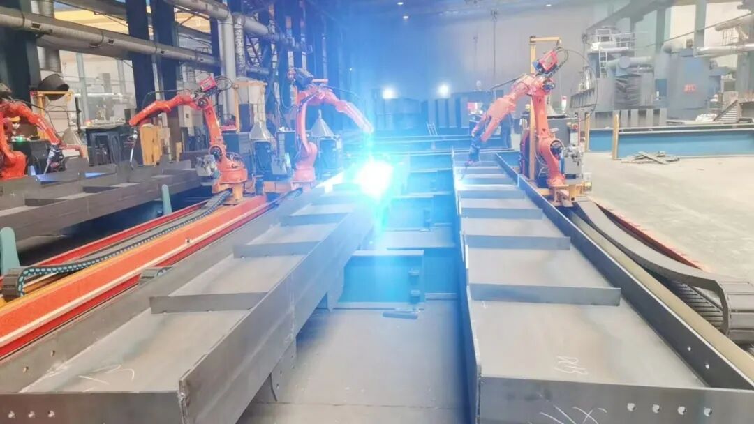 毫米级精度！金谷智能终端制造基地两地块实现钢结构封顶-22