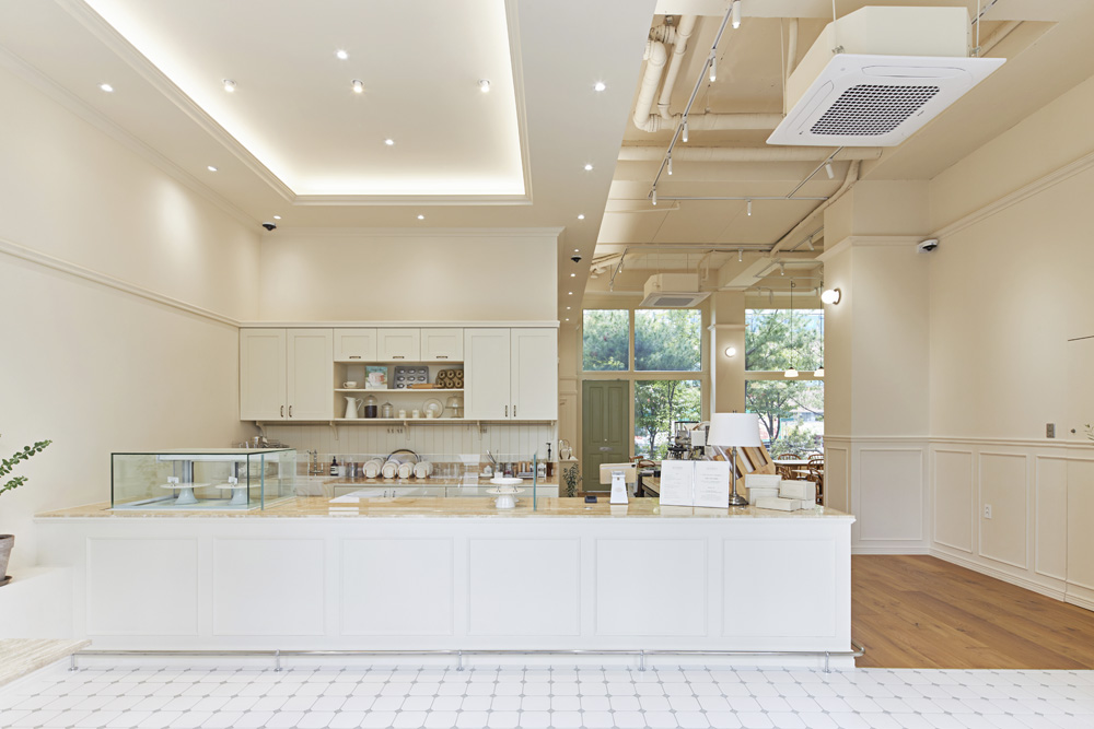 23 平米温馨金浦咖啡馆，白色木调打造舒适空间-3