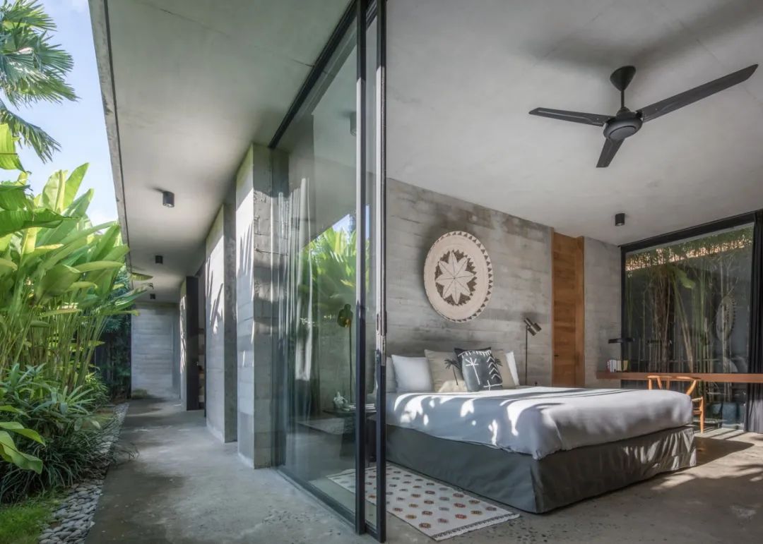 印度尼西亚 800㎡私密住宅,绿色景观中的混凝土盒子-27
