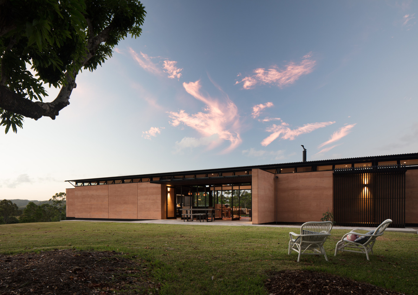 澳大利亚乌蒙迪镇的山顶家园-41