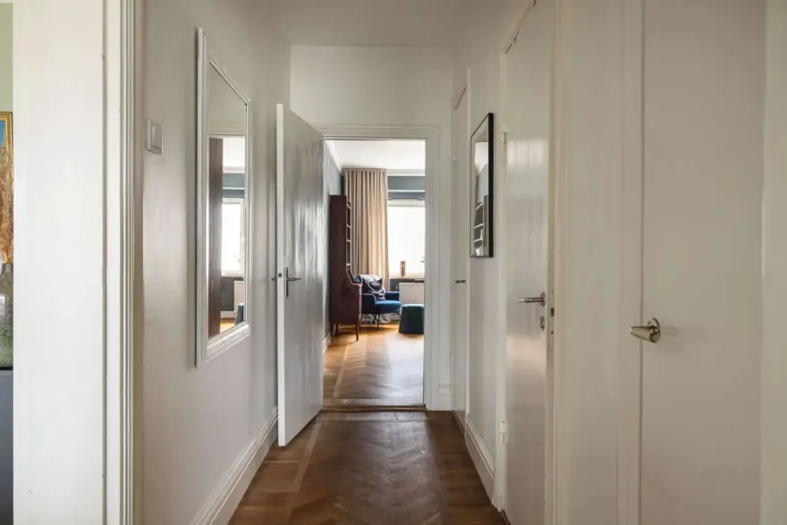 瑞典南部马默公寓的独特钢化玻璃隔墙设计-14