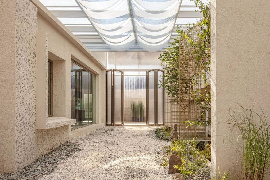 韩国旧厂房改造,变身特色咖啡厅-11