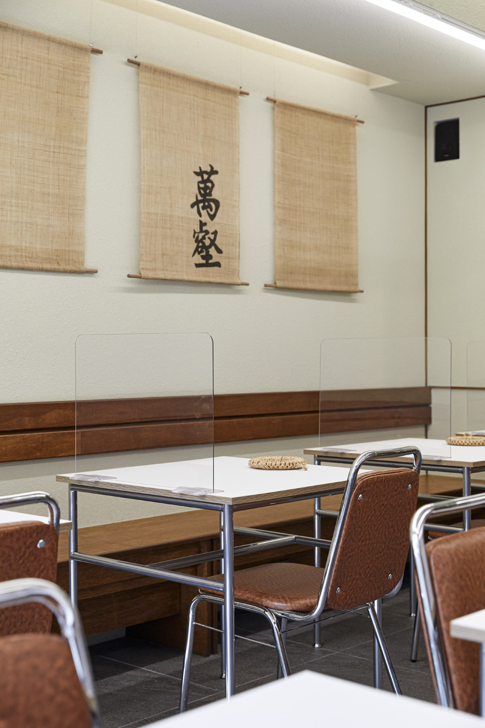 东方韵味 | 15 平米小空间的精致内饰设计-11