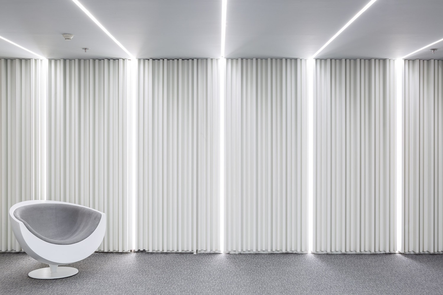 巴西10·10米纯白极简概念空间-17