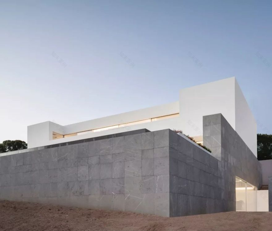 装满了的诗与远方的白色世界 Fran Silvestre-22