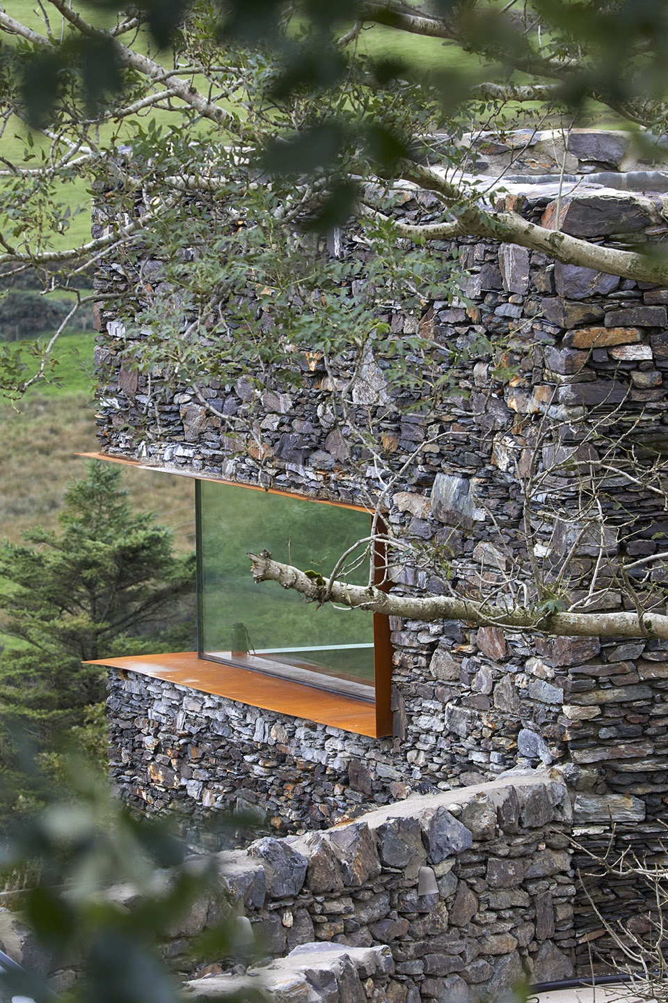 英国 Sartfell 山间住宅 | 融入自然的生态家园-15