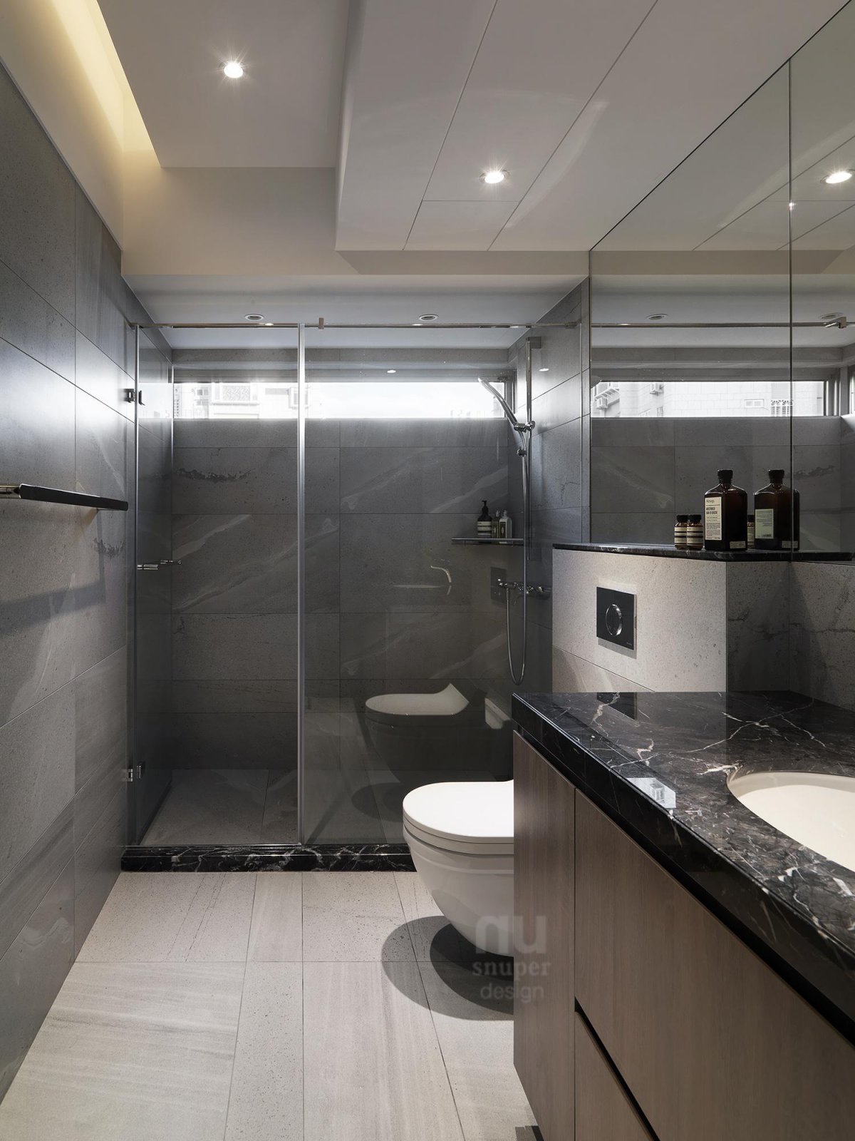 原味生活，书墙为背景的现代住宅设计-23