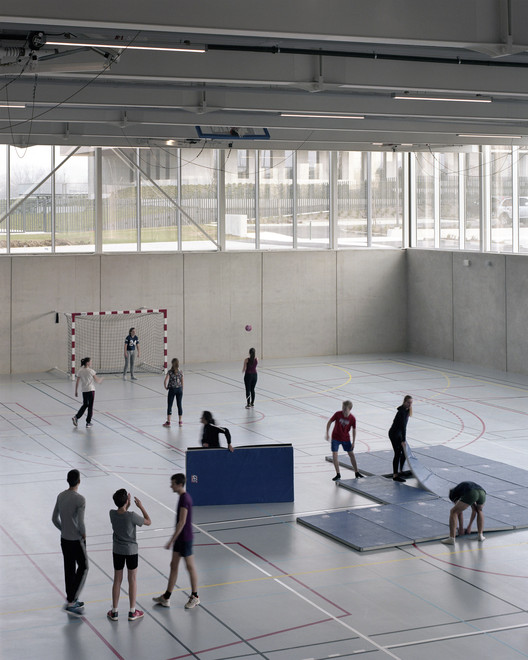 Vanille Gymnasium  Raphaël Betillon et Guillaume Freyermuth Architects + CTV Architects-17