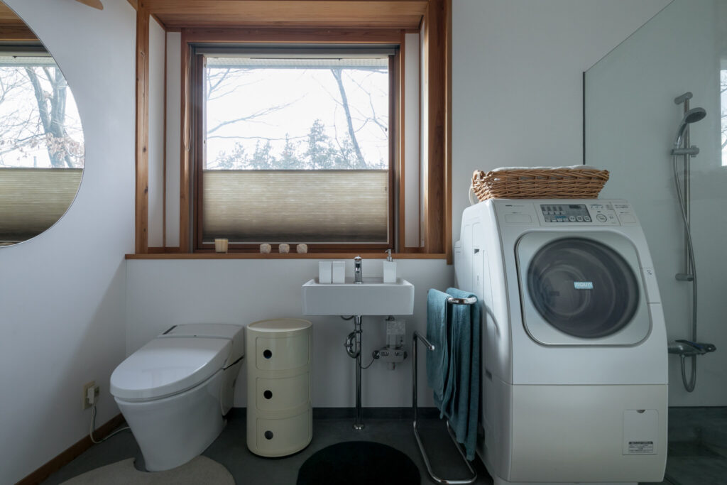 新月に伐採した木で造る家 洞窟で暮らす安心感と、森の力に共感する住まい | Architecture | 100%LiFE-10