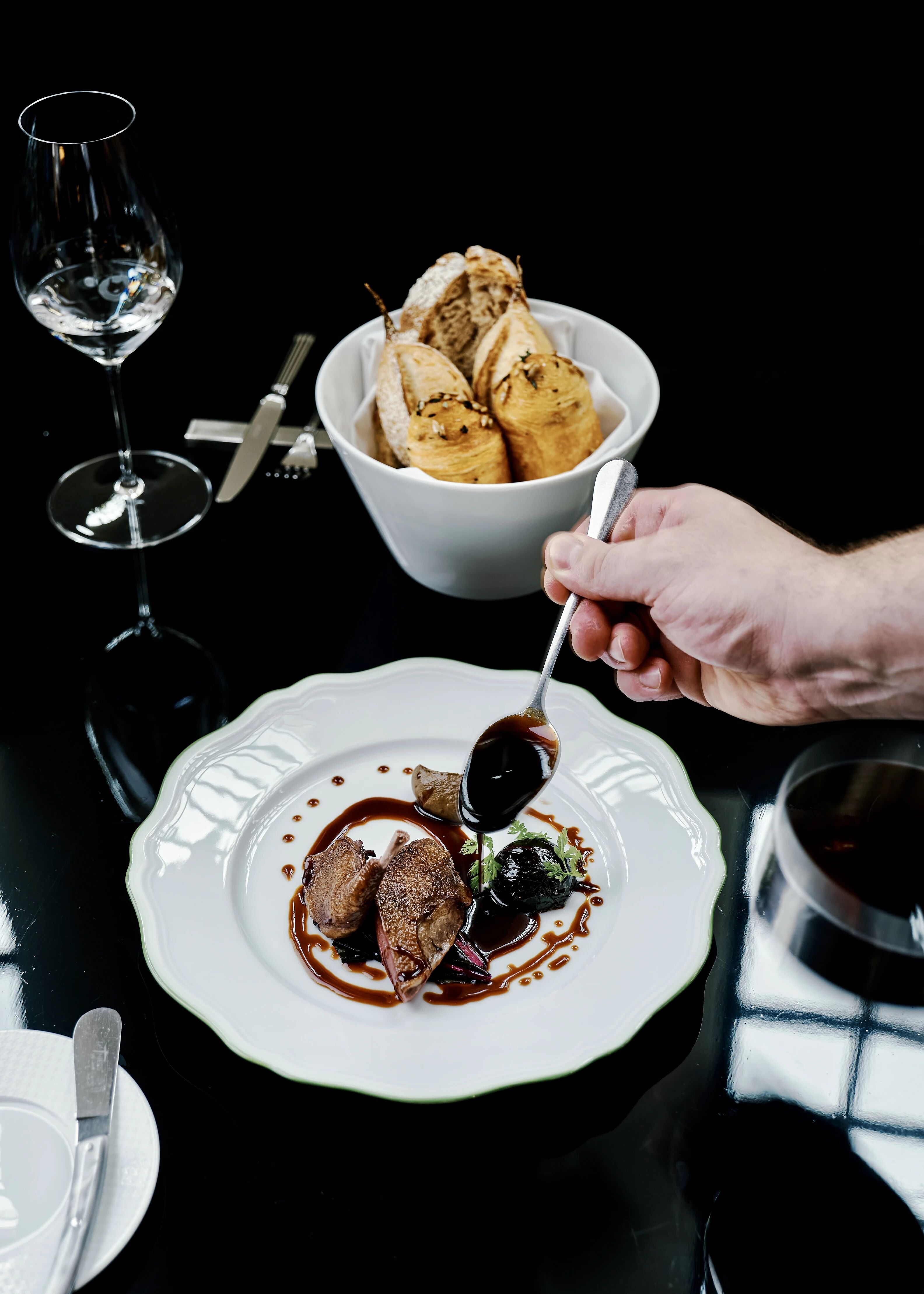 西餐厅丨中国上海丨SURV Design（设计师Alex Moh）-3