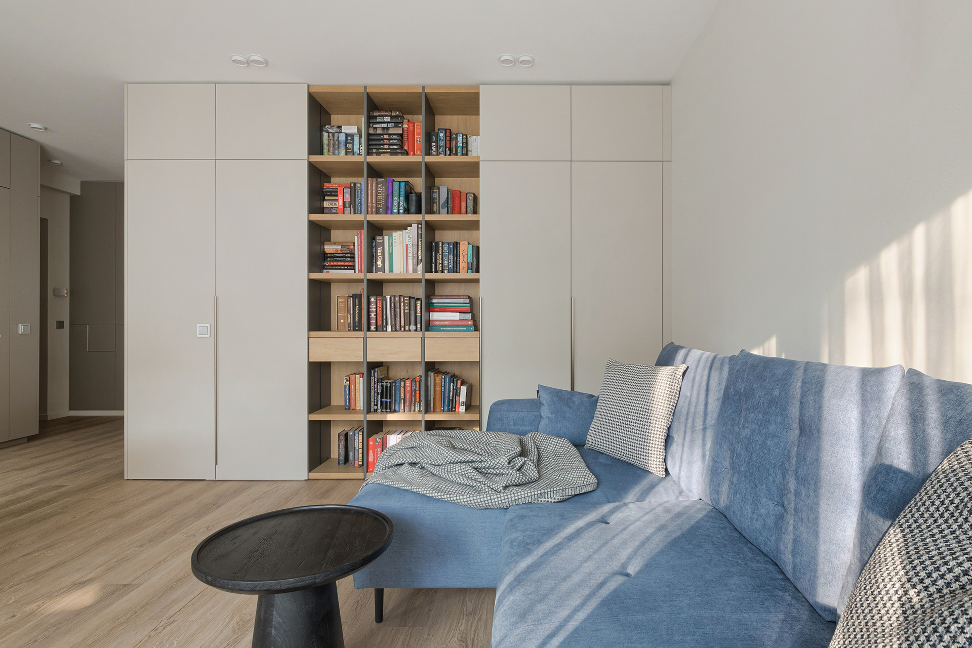 An Interior That Breathes: A Coastal Refuge in Palanga-14