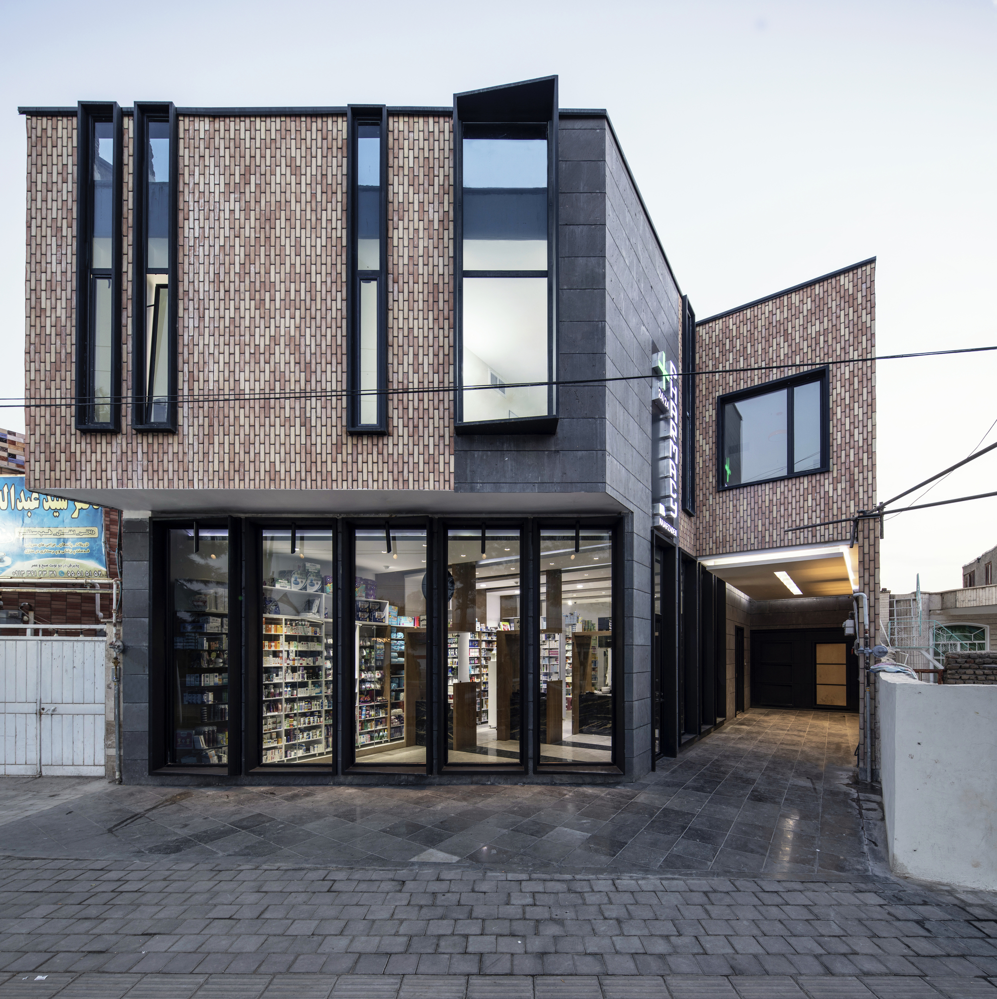 伊朗 Ravan 药房设计丨Aleshtar Architectural Office-20