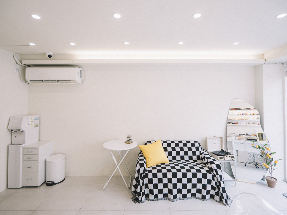 极简 14 坪家居店设计，感受纯净白色魅力-9