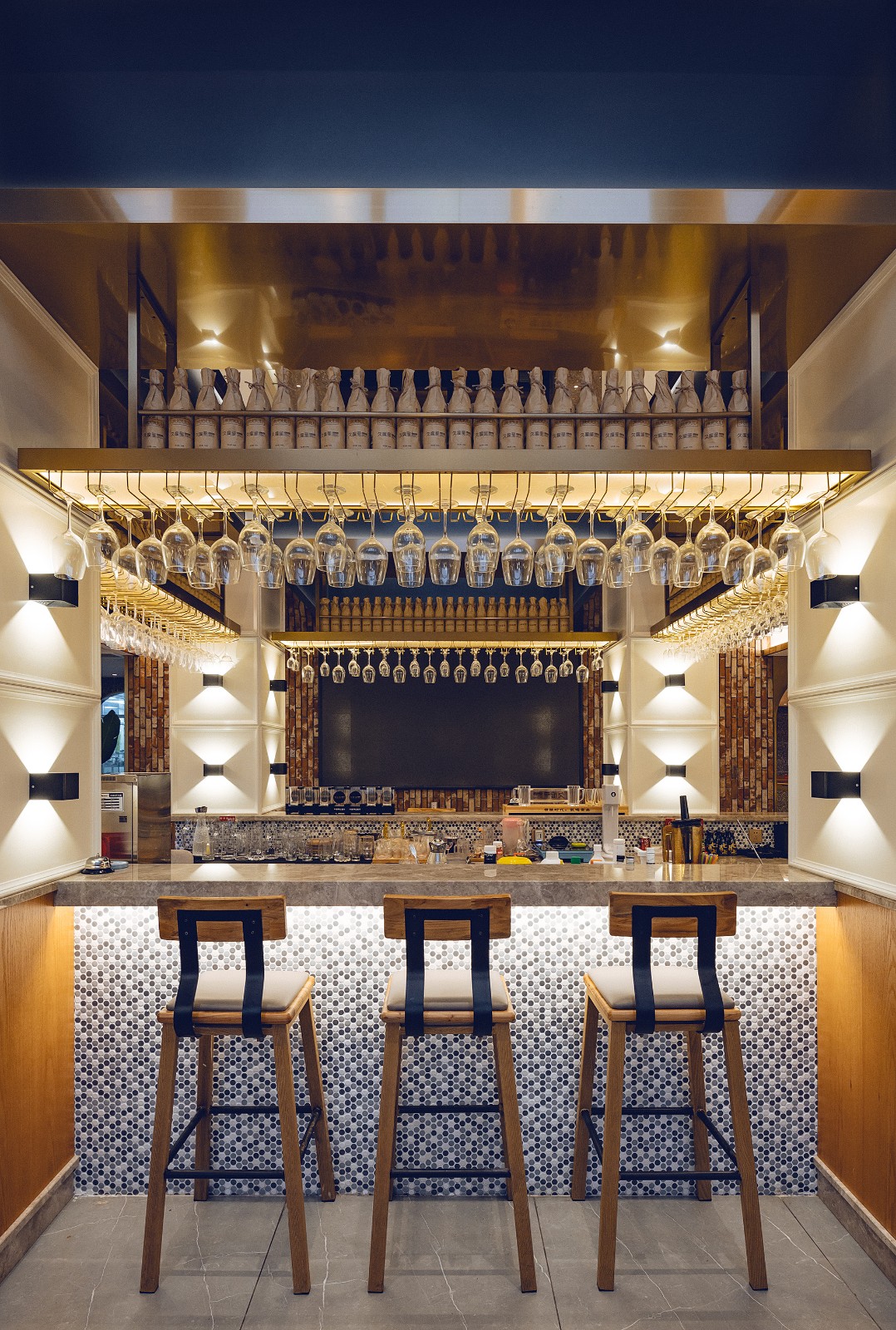 抚顺九度里烧烤酒吧 | 现代轻奢与复古情怀的完美碰撞-5