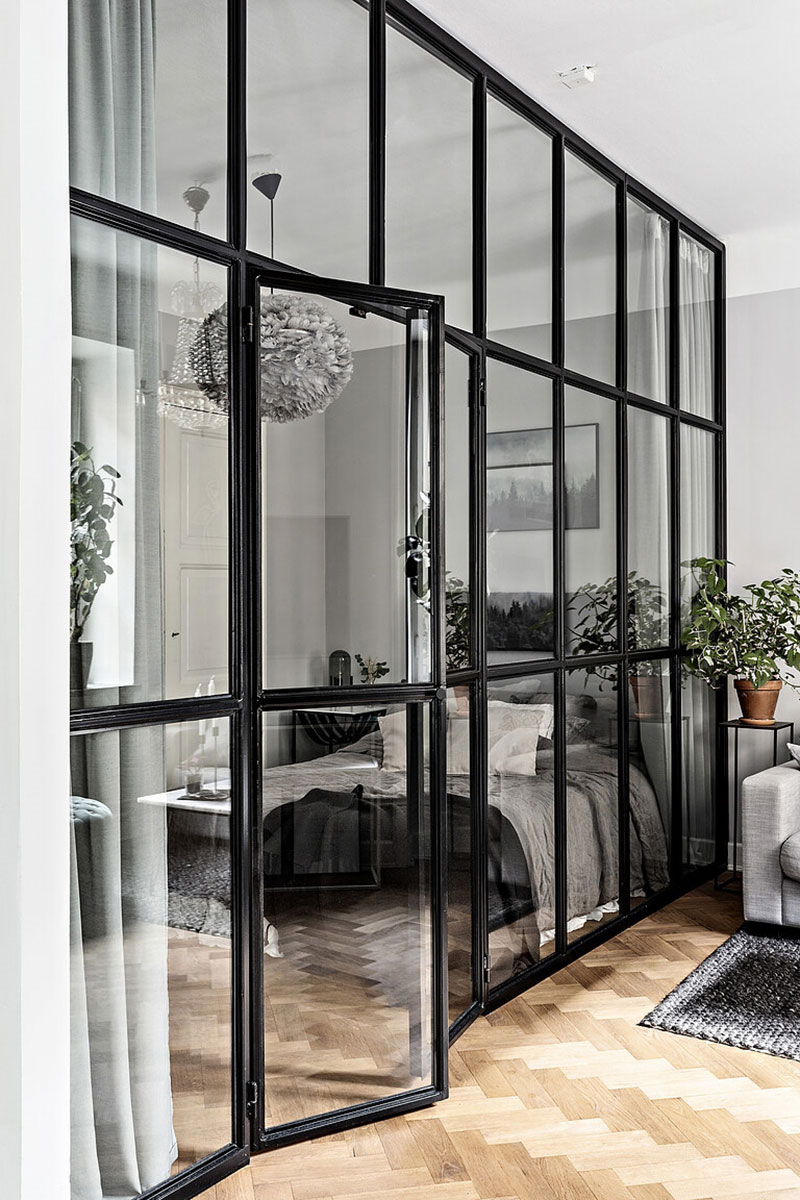 斯德哥尔摩灰色小公寓，温馨卧室玻璃墙-8