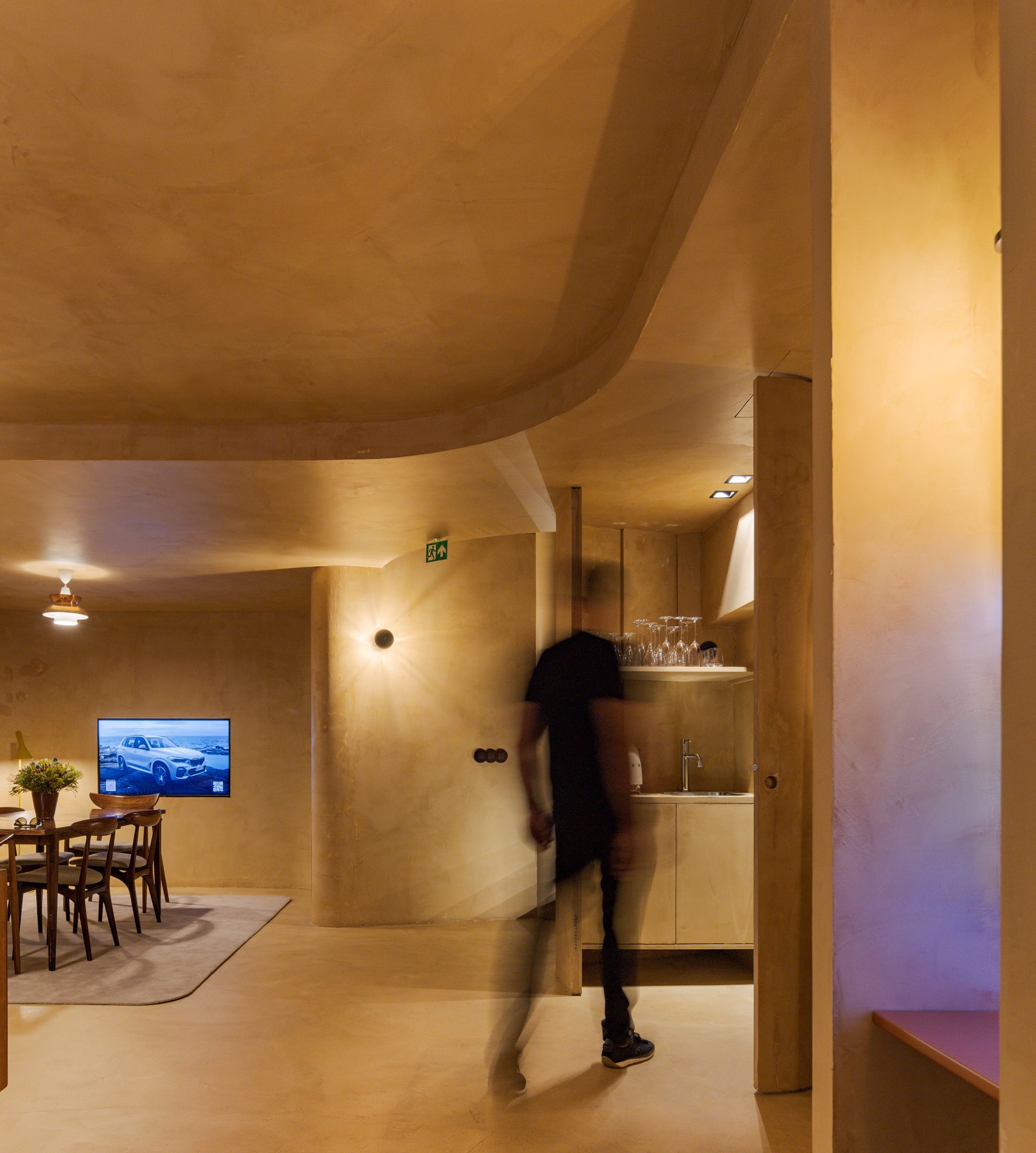 "葡萄牙波尔图 BMCAR 宝马展示厅 | 家的概念，温馨的汽车体验"-28