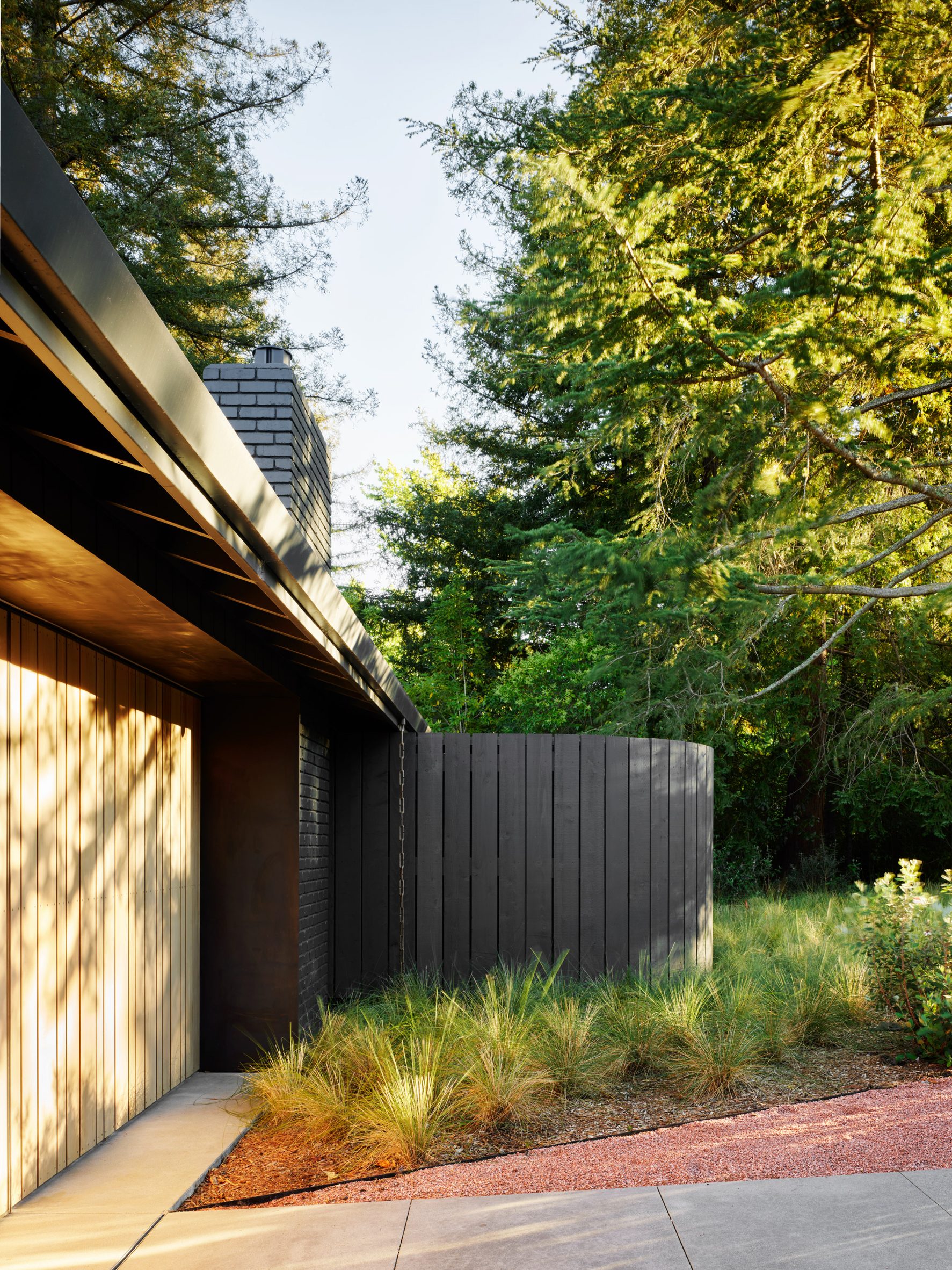 IDEO 联合创始人的斯坦福住宅翻新，极简与自然的完美结合-7