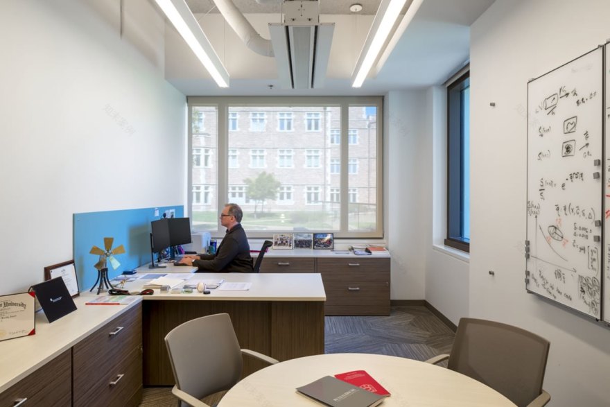 华盛顿大学圣路易斯分校现代哥特建筑丨阿根廷圣路易斯丨Moore Ruble Yudell-21