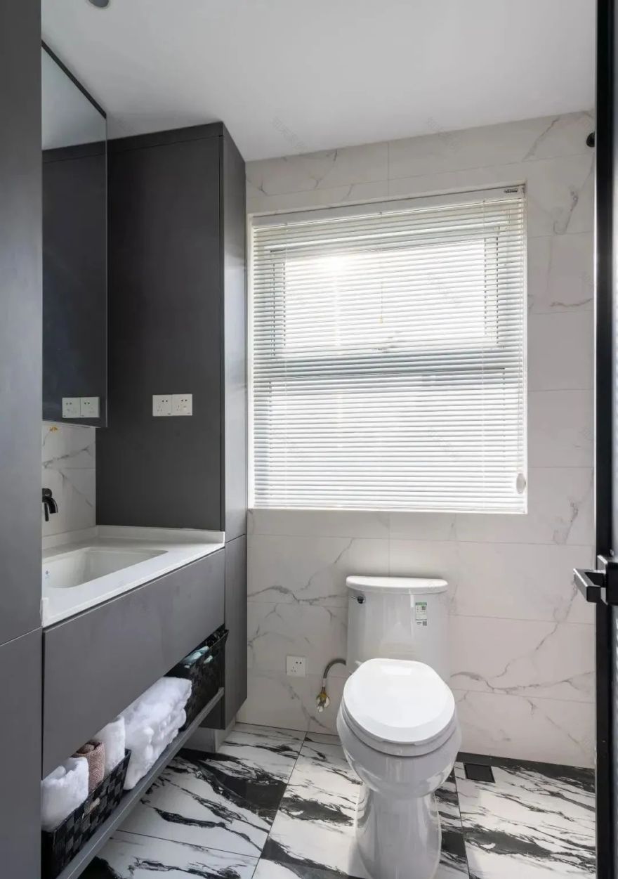 150㎡住宅,克莱因蓝、勃艮第红的融入,让空间更活泼、明艳!-62