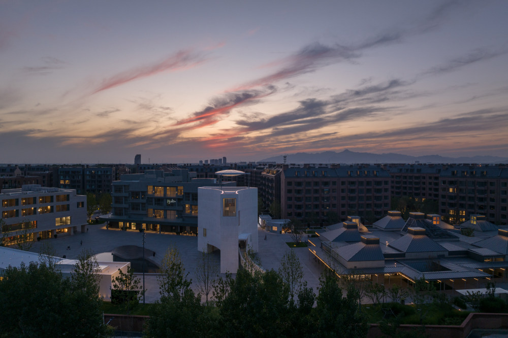 降落在阿那亚广场上精密音乐盒子的混凝土礼堂设计丨中国秦皇岛丨直向建筑-14