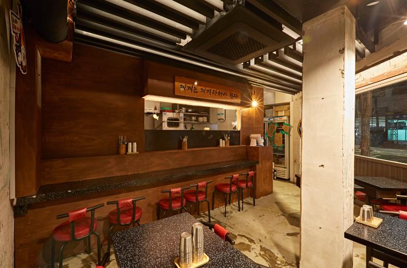 复古 9 平小食堂，重拾现场感的设计佳作-5